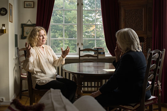 Liv Ullmann, Margarethe von Trotta (v.l.n.r.) in "Auf der Suche nach Ingmar Bergman" (2018) "Auf der Suche nach Ingmar Bergman", Quelle: Weltkino Filmverleih, DIF, © Börres Weiffenbach