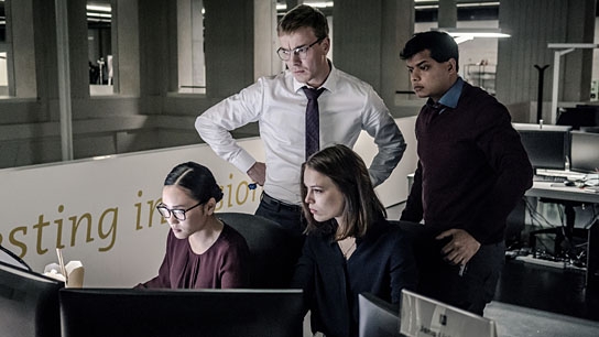 Mai Duong Kieu, Albrecht Schuch, Paula Beer, Utsav Agrawal (v.l.n.r.) in "Bad Banks" (2018)