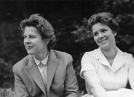 Paula Wessely (links) mit Tochter Christiane Hörbiger (1956)