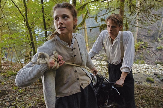 Svenja Jung, Merlin Rose in "A Gschicht über d'Lieb" (2018); Quelle: Edition Salzgeber, DFF, © Salzgeber & Co. Medien GmbH
