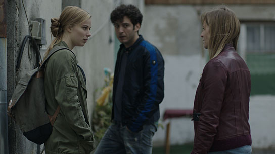 Saskia Rosendahl, Mehmet Atesci, Julia Jentsch (v.l.n.r.) in "Das Verschwinden" (2017); Quelle: Universum Film, DFF, © ARD, 23/5 Filmproduktion, Yoshi Heimrath