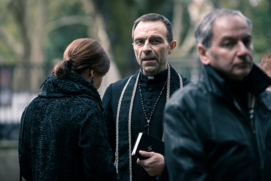 Aleksandar Jovanović (Mitte) in "You are Wanted" [Staffel 2] (2018); Quelle: Amazon, DFF, © Amazon 2018 and its affiliates