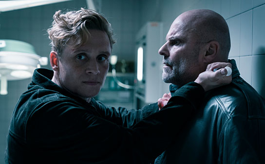 Matthias Schweighöfer, Alexander Radszun (v.l.n.r.) in "You are Wanted" [Staffel 2] (2018); Quelle: Amazon, DFF, © Amazon 2018 and its affiliates