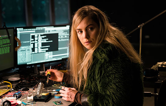 Hannah Hoekstra in "You are Wanted" [Staffel 2] (2018); Quelle: Amazon, DFF, © Amazon 2018 and its affiliates