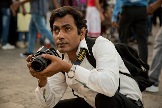 Nawazuddin Siddiqui in "Photograph" (2018); Quelle: NFP marketing & distribution*, DFF, Foto: Joe D’Souza, © Courtesy of Amazon Studios