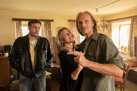 Sebastian Bezzel, Anica Dobra, Eisi Gulp (v.l.n.r.) in "Leberkäsjunkie" (2019); Quelle: Constantin Film Verleih, DFF, © 2019 Constantin Film Verleih GmbH, Bernd Schuller
