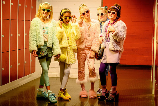 Amelie Lammers, Lovena Börschmann Ziegler, Laila Ziegler, Mina Lindenschmidt, Yola Streese (v.l.n.r.) in "Mein Lotta-Leben - Alles Bingo mit Flamingo!" (2019)