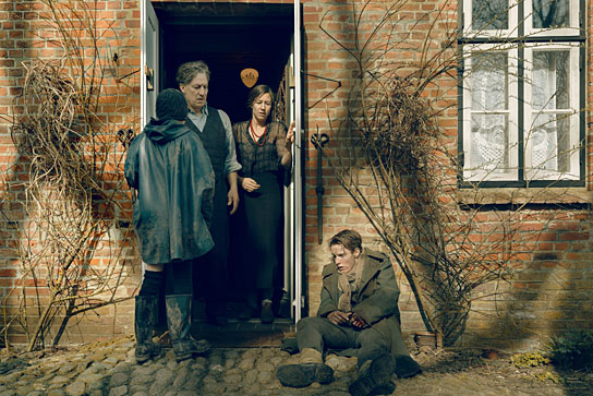 Levi Eisenblätter, Tobias Moretti, Johanna Wokalek, Louis Hofmann (v.l.n.r.) in "Deutschstunde" (2019); Quelle: Wild Bunch Germany, DFF, © Network Movie, Wild Bunch Germany 2019, Georges Pauly