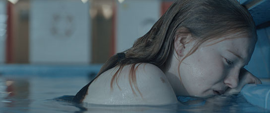 Stephanie Amarell in "Schwimmen" (2018); Quelle: UCM.ONE, DFF, © UCM.ONE GmbH