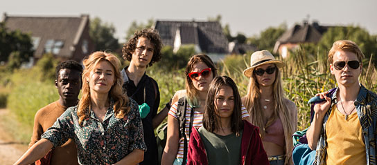 Benny Opoku-Arthur, Palina Rojinski, Jascha Baum, Emma-Katharina Suthe, Lilly Terzic, Luissa Cara Hansen, Bjarne Meisel (v.l.n.r.) in "Get Lucky - Sex verändert alles" (2019); Quelle: DCM Film Distribution, DFF, © deutschfilm, DCM, Foto: Hannes Hubach