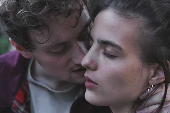 Maximilian Hildebrandt, Paula Knüpling in "Heute oder morgen" (2019); Quelle: Edition Salzgeber, DFF, © Salzgeber & Co. Medien GmbH