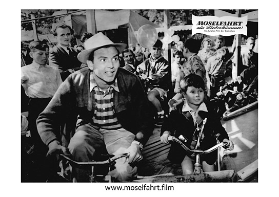 Oliver Grimm (rechts) in "Moselfahrt aus Liebeskummer" (1953); Quelle: Seitz GmbH Filmproduktion, © 2019 Seitz GmbH Filmproduktion