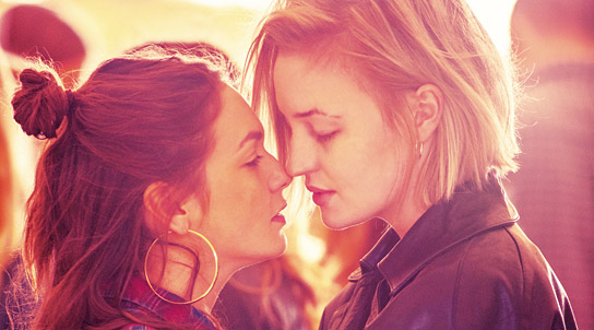 Emma Drogunova, Sarah Mahita (v.l.n.r.) in "Bonnie & Bonnie" (2019); Quelle: Edition Salzgeber, DFF, © Salzgeber & Co. Medien GmbH, Riva Filmproduktion, Svenja von Schultzendorff