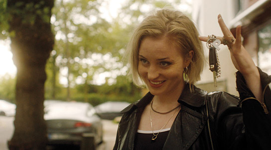 Sarah Mahita in "Bonnie & Bonnie" (2019); Quelle: Edition Salzgeber, DFF, © Salzgeber & Co. Medien GmbH, Riva Filmproduktion, Rodja Kükenthal