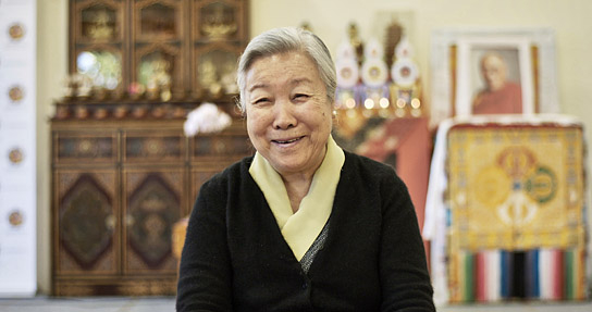 Jetsun Pema (Schwester des Dalai Lama) in "But Beautiful" (2019); 