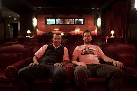 Atef Ben Bouzid, Sebastian Leitner (v.l.n.r.); Quelle: Filmdisposition Wessel, DFF, © Icke Kreuzberg, SLFilm Media