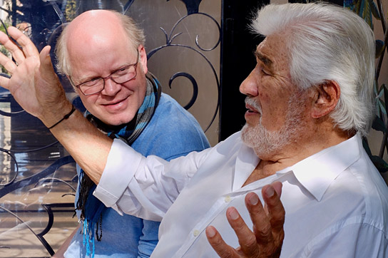 Dominik Wessely, Mario Adorf (v.l.n.r.) in "Es hätte schlimmer kommen können - Mario Adorf" (2019); Quelle: NFP marketing & distribution*, DFF, © COIN FILM