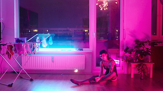 Eva Collé in "Searching Eva" (2019); Quelle: UCM.ONE, DFF, © Janis Mazuch, CORSO Film
