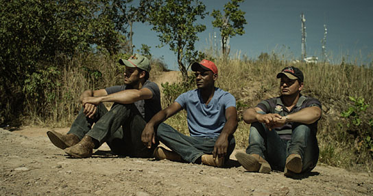 Carlos Dalmir, Kaic Lima, Marcelo di Souza (v.l.n.r.) in "Querência - Heimkehren" (2019); 