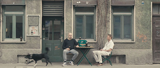 Thomas Schwendemann, Stefan Fent (v.l.n.r.) in "Schmucklos" (2019); Quelle: Arsenal Filmverleih, DFF