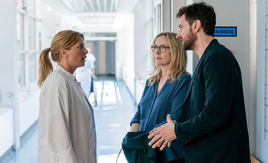 Jördis Triebel, Julie Delpy, Richard Armitage (v.l.n.r.) in "My Zoe" (2019); Quelle: Warner Bros. Pictures Germany, DFF, © 2019 Warner Bros. Ent., Stephan Rabold