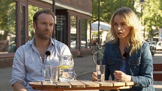 Mark Waschke, Nina Hoss in "Bitte nach Mitte! Die Schauspielschule Ernst Busch zieht um" (2019); Quelle: moving angel filmproduction, DFF, © moving angel filmproduction