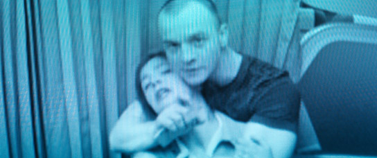 Aylin Tezel, Paul Wollin in "7500" (2019); Quelle: Universum Film, DFF