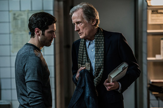 Tahar Rahim, Bill Nighy (v.l.n.r.) in "The Kindness of Strangers" (2019); Quelle: Alamode Filmverleih, DFF, © Alamode Film, Per Arnesen