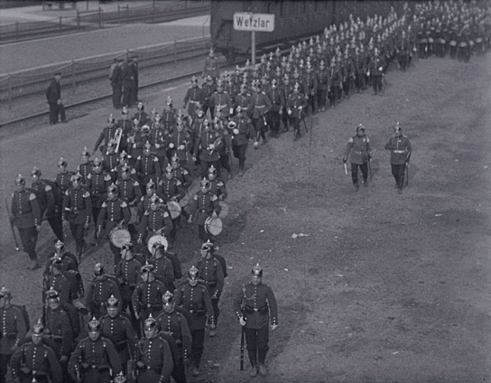 Screenshot aus "Einzug der Unteroffiziersschule in Wetzlar 1914" (1914)