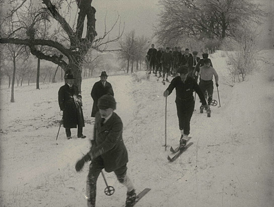 Screenshot aus "Wetzlarer Wintersport an der Brühlsbachwarte" (1914); Quelle: DFF