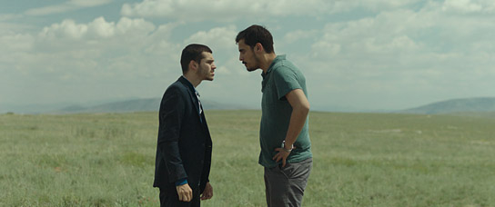 Yiğit Ege Yazar, Caner Şahin (v.l.n.r.) in "Brothers" (2018); Quelle: Filmdisposition Wessel, DFF