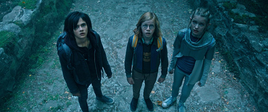 Aaron Kissiov, Arsseni Bultmann, Johanna Schraml (v.l.n.r.) in "Die Wolf-Gäng" (2020); Quelle: Sony Pictures Entertainment Deutschland, DFF, © Sony Pictures Entertainment Deutschland GmbH