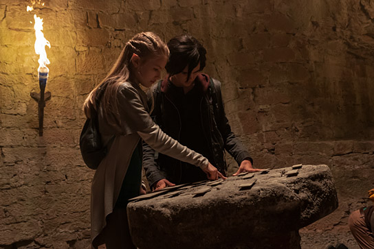 Johanna Schraml, Aaron Kissiov in "Die Wolf-Gäng" (2020); Quelle: Sony Pictures Entertainment Deutschland, DFF, © Carolin Ubl, Sony Pictures Entertainment Deutschland GmbH, Rat Pack Filmproduktion GmbH