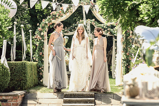 Jeanette Hain, Stefanie Stappenbeck, Katharina Schüttler (v.l.n.r.) in "Die Hochzeit" (2019)