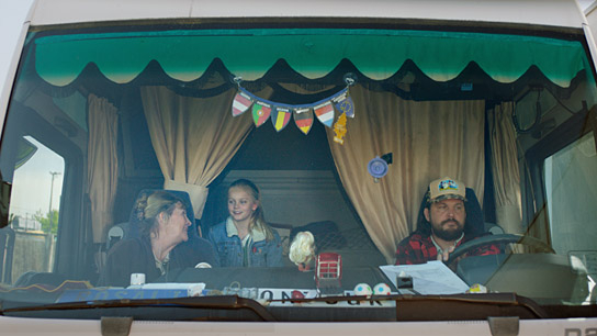 Beppie Melissen, Vita Heijmen, Sascha Alexander Geršak (v.l.n.r.) in "Romys Salon" (2019); Quelle: Farbfilm Verleih, DFF, © Melle van Essen