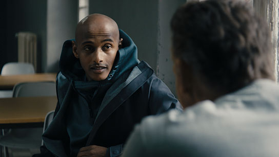 Tedros Teclebrhan, Barry Amtsma (v.l.n.r.) in "Bad Banks" [Staffel 2, Episode 1] (2020); 