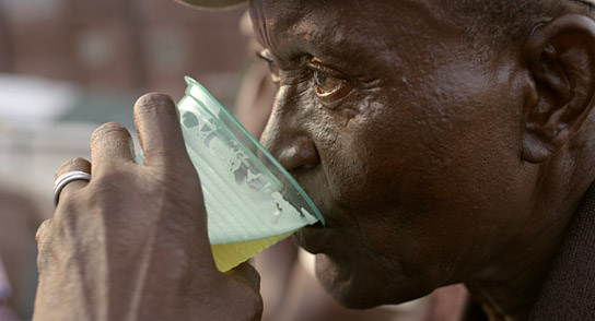 "Alkohol - Der globale Rausch" (2019); Quelle: Tiberius Film, DFF, © 2020 Tiberius Film, EIKON Filmproduktion, Miramonte Film