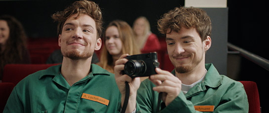 Heiko Lochmann, Roman Lochmann (v.l.n.r.) in "Kartoffelsalat 3 - Das Musical" (2019); Quelle: Take 25 Pictures, DFF 