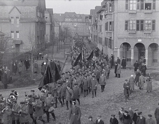 Screenshot aus "Reichsbanner-Umzug" (ca. 1914); Quelle: DFF