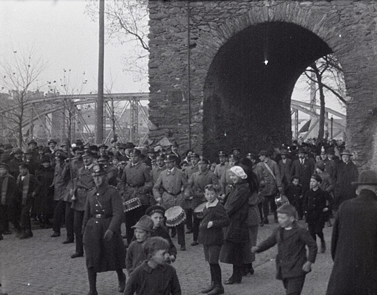 Screenshot aus "Reichsbanner-Umzug" (ca. 1914); Quelle: DFF