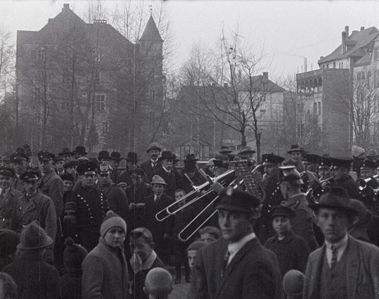 Screenshot aus "Reichsbanner-Umzug" (ca. 1914); Quelle: DFF