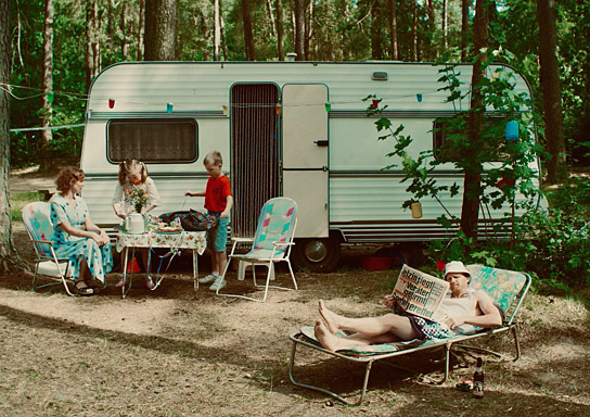 Milena Dreißig (links), Béla Westhaus (2.v.r.), Christian Näthe (rechts) in "Lychen 92" (2019); Quelle: Filmfestival Max Ophüls Preis 2020, © Florian Brückner