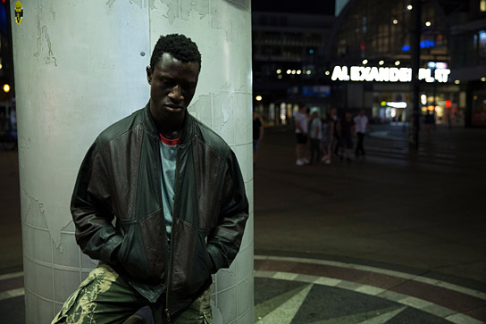 Welket Bungué in "Berlin Alexanderplatz" (2020); Quelle: eOne, DFF, © 2019 Sommerhaus, eOne Germany, Foto: Frédéric Batier