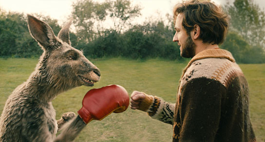 Dimitrij Schaad in "Die Känguru-Chroniken" (2020); Quelle: X Verleih, DFF, © X Filme, X Verleih