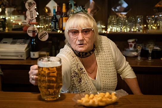 Carmen-Maja Antoni in "Die Känguru-Chroniken" (2020); Quelle: X Verleih, DFF, © Stephan Rabold, X Filme, X Verleih