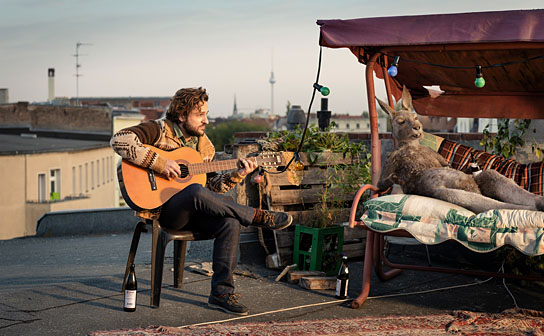 Dimitrij Schaad in "Die Känguru-Chroniken" (2020); Quelle: X Verleih, DFF, © X Filme, X Verleih