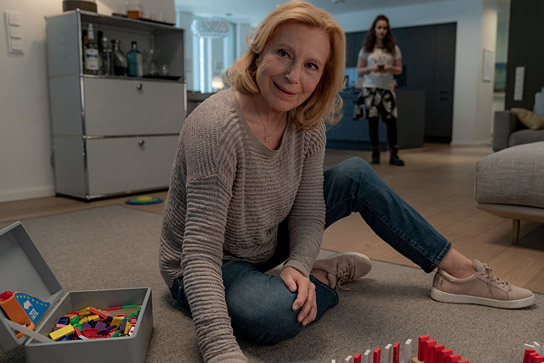 Maren Kroymann, Maya Lauterbach (v.l.n.r) in "Enkel für Anfänger" (2019); Quelle: StudioCanal, DFF, © StudioCanal GmbH, Wolfgang Ennenbach