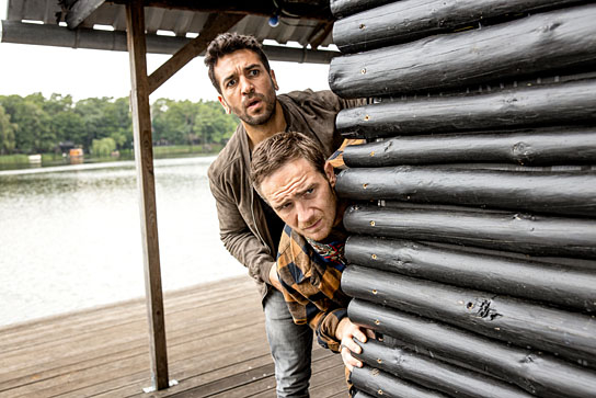 Elyas M'Barek, Frederick Lau (v.l.n.r.) in "Nightlife" (2020); Quelle: Warner Bros. Pictures Germany, DFF, © 2019 Warner Bros. Ent., Frédéric Batier