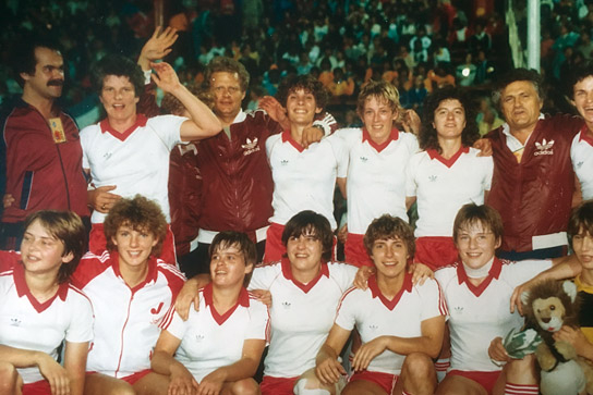 Mannschaft in Taiwan ("Das Wunder von Taipeh", 2019); Quelle: mindjazz pictures, DFF, © CORSO Film