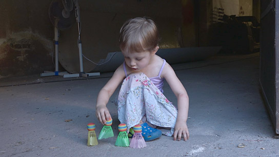 "Blau meine Augen, bunt das Kleid" (2020); Quelle: 70. Internationale Filmfestspiele Berlin (Katalog), © Polina Gumiela